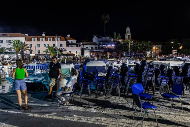 Proba na velikoj pozornici u Vela Luci