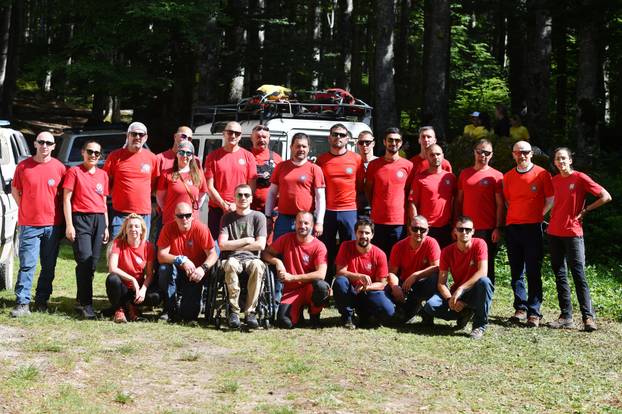 Knin: Slaven Škrobot uz pomoć HGSS-a popeo se na najviši vrh Hrvatske