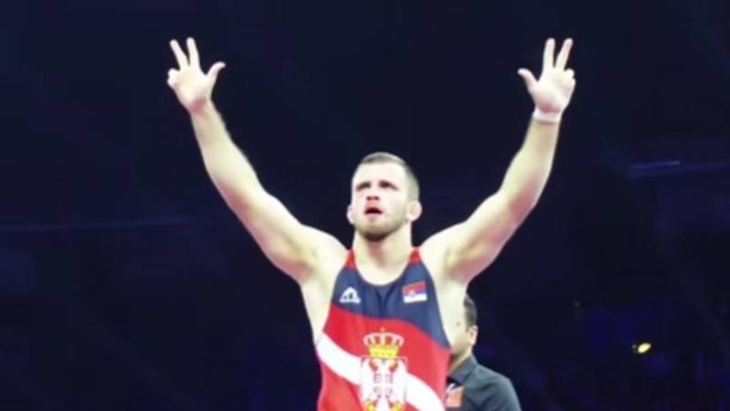 Incident u Zagrebu: Srpski hrvač slavio je zlato s tri prsta u zraku