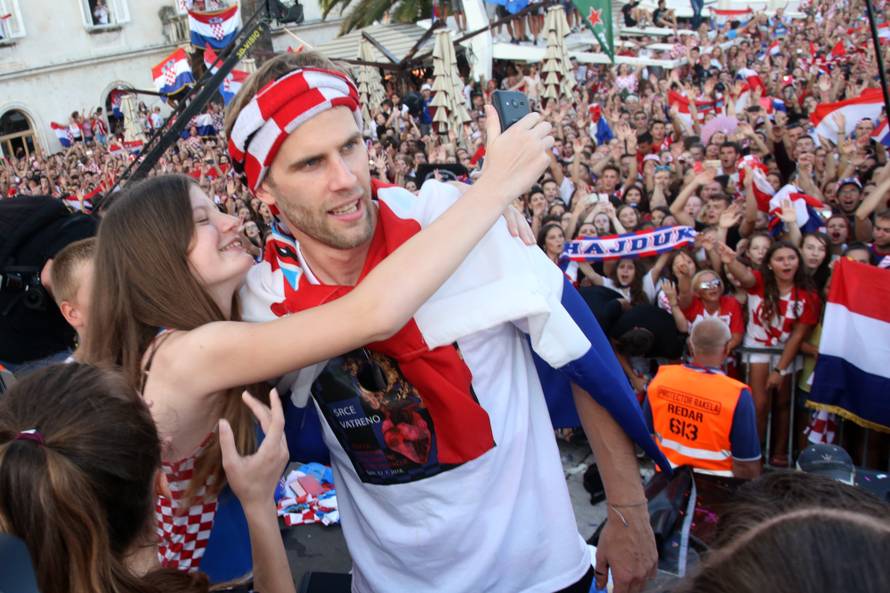 Prisjetite se čudesnog dočeka uz mali 'milijun' fotki i videa