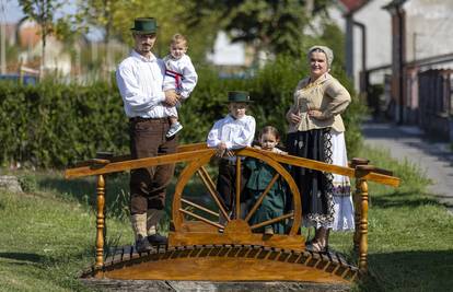 Mateo Čelebić je pravi šokac: 'Za sašiti nošnju sam majstor!'