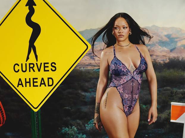 FOTO Rihanna se opet skinula i pokazala guzu: Seksi donje rublje i grudi pale u drugi plan