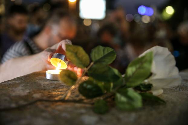 Građani Beograda odali počast Arsenu, Matiji i Gabi Novak