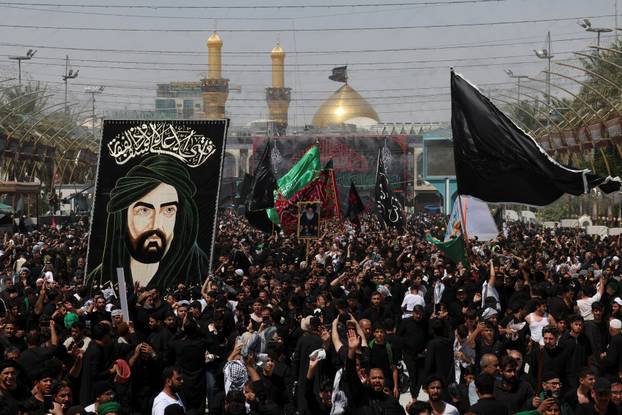 Shi'ite Muslim pilgrims take part in Arbaeen rituals between the shrines of Imam Hussein and Abbas in Karbala