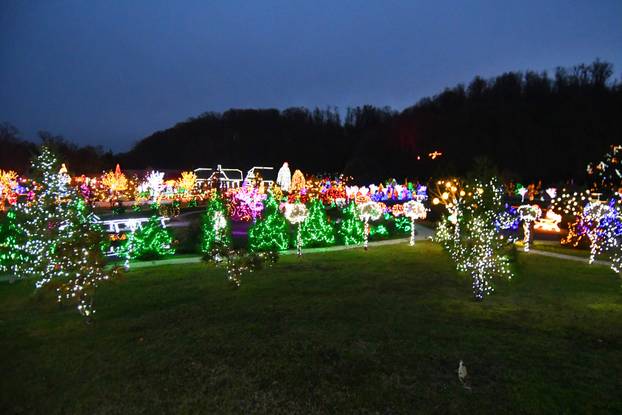 Magično Božićno blagdansko imanje obitelji Salaj zabljesnulo je u punom sajaju