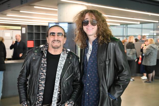 Zagreb: U predvorju MSU-a svečano otvorena izložba "MAMA ŠČ!"