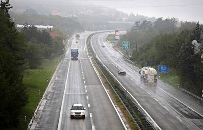 Veliki problemi zbog olujnog vjetra, dijelom zatvoreni A1 i A6