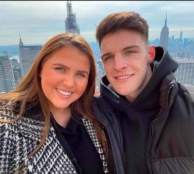 FOTO Fotkala se uz Arsenalovu zvijezdu, 'pobrkali' su je za njegovu djevojku: 'Odvratni ste'