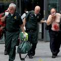 Ispred ministarstva u Londonu nožem je izrezao lice muškarcu