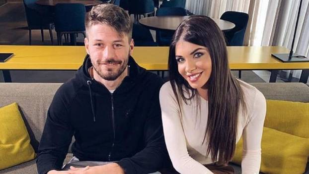 FOTO Koga ljubi Petković? Bila je to ljubav na prvi intervju, Iva ga je zavela pred kamerama