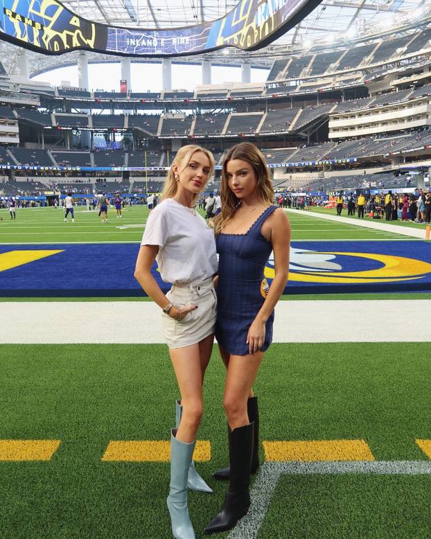 FOTO Zamamna plavuša plijeni pozornost gdje god se pojavi! Surađivala je i s Netflixom