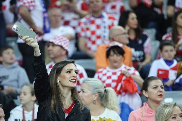 Zagreb: Navijači na susretu Hrvatske i Slovenije na IHF Svjetskom rukometnom prvenstvu 2025.