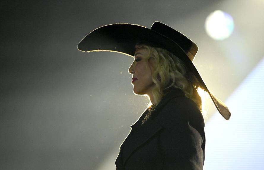 Zagreb:  Lepa Brena zapjevala s Aleksandrom Prijović