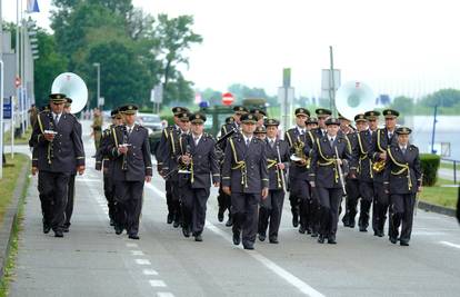 Hrvatska slavi Dan državnosti: Ministri na Jarunu, unatoč kiši održali pokazne vojne vježbe