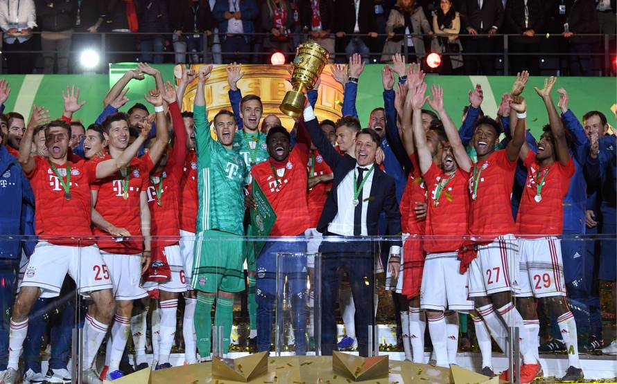 Navijači skandirali, Kovač uzeo megafon i vikao: Ponosan sam!