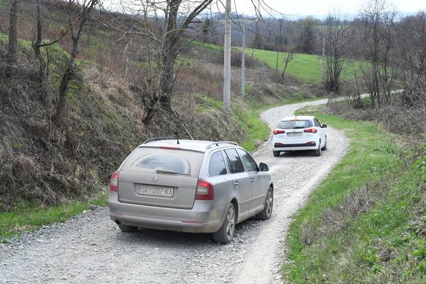 Stanovnicima sela pored Petrinje otežan je život zbog uništenih cesta