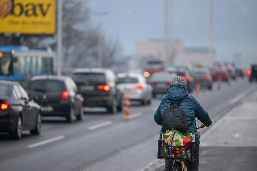 Zagreb: Započela hitna sanacija kolnika na Aveniji Većeslava Holjevca