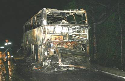 Bus kod Senja izgorio u par minuta, svi spašeni