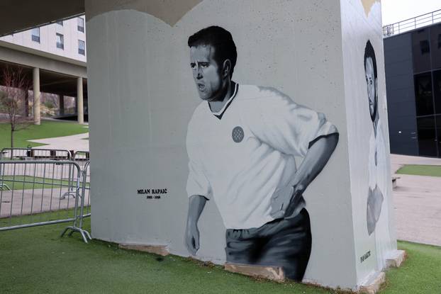 Split: Ususret 114. rođendanU Hajduka na zgradi Sveučilišta naslikani su murali nogometaša