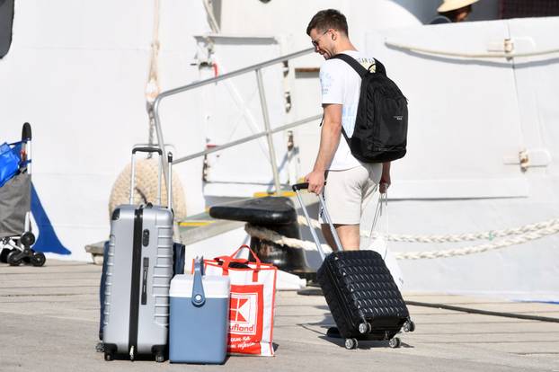 Šibenik: Spas od vru?ina mnogi su odlu?ili potražiti na otocima 