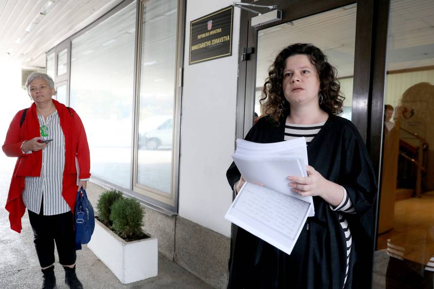 Zagreb: Ministarstvu zdravstva predana potresna svjedoÄanstva Å¾ena