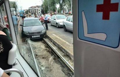 Tramvaji u zastoju: Zaboravila na radove pa 'uletila' u tračnice