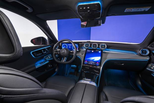 Vertraute Stärke auf einem neuen Niveau: Die neue Mercedes-Benz C Klasse bleibt sich treu – und wächst über sich hinausThe new Mercedes-Benz C-Class: Refined strength. Trusted continuity.