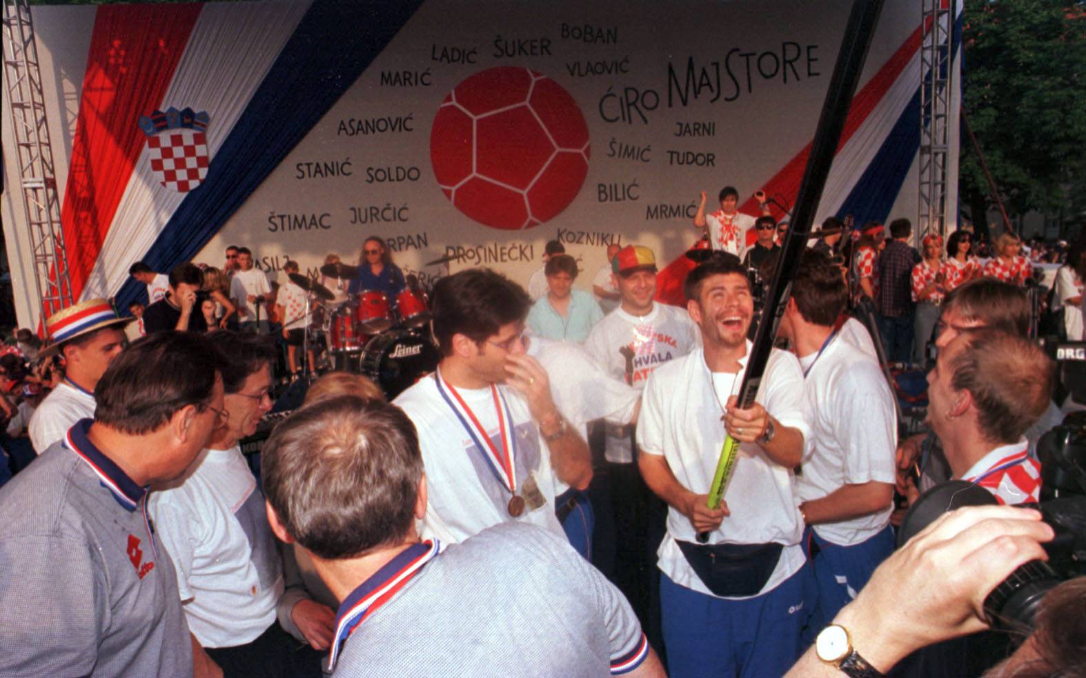 vatreni - doček hrvatske nogometne reprezentacije 1998.