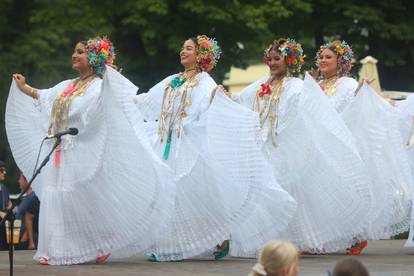 Skupine iz Slovačke i Paname zaplesale na Međunarodnom festivalu folklora u Karlovcu