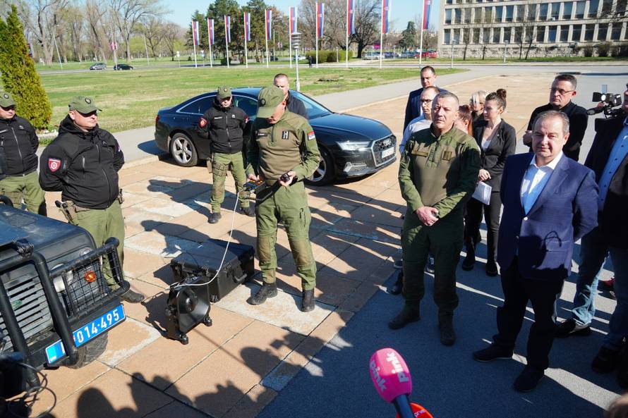 Beograd: Ministar unutarnjih poslova Ivica Dačić izjavio je na konferenciji za medije da policija Srbije nikada nije upotrebila zvučni top