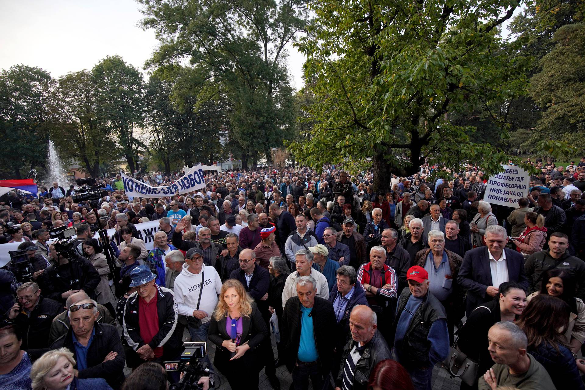 Banja Luka: Tisuće građana okupilo se protiv Dodika i krađe na izborima