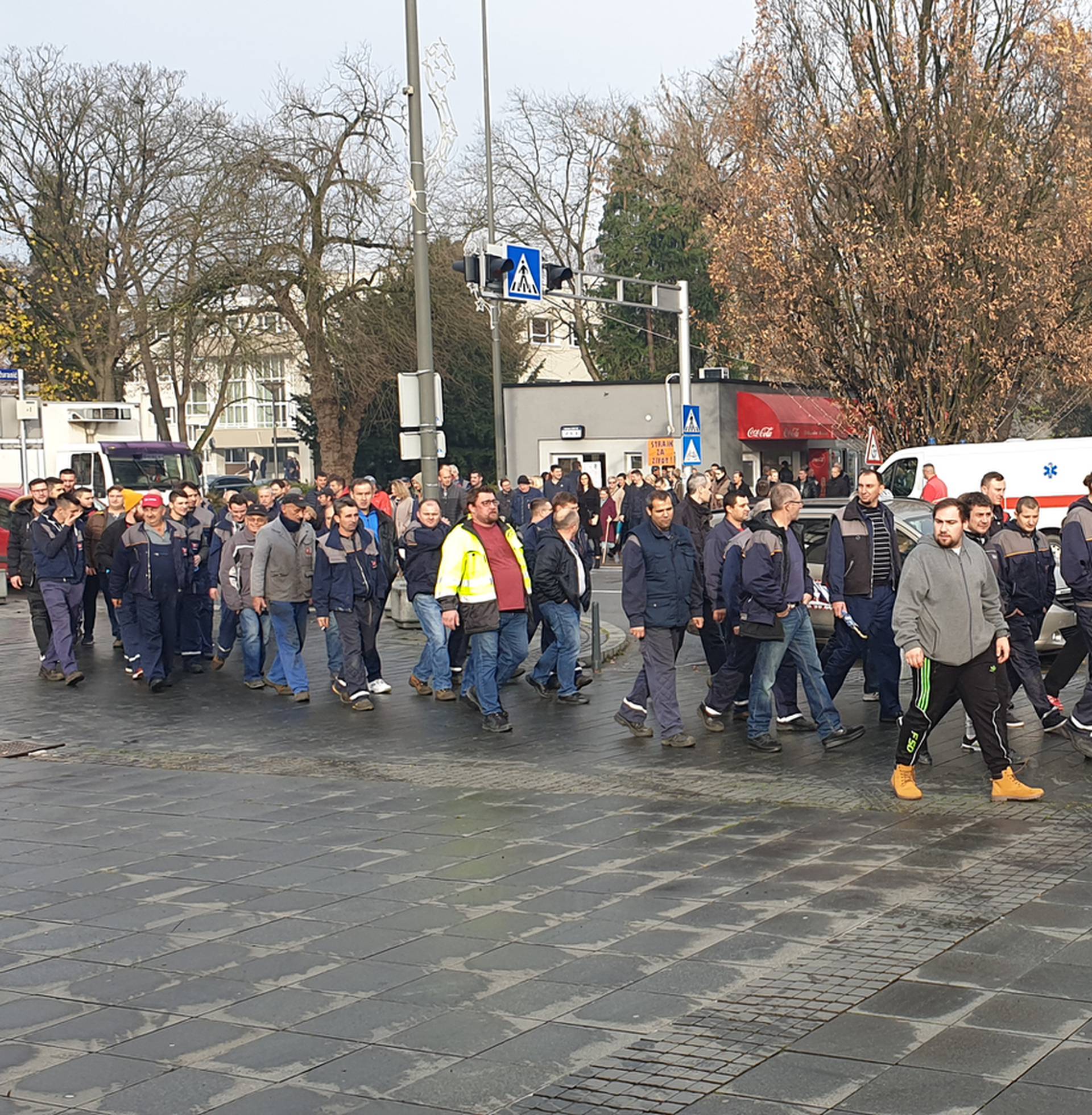 Radnici Đure Đakovića izašli su na ulice, traže plaće za listopad