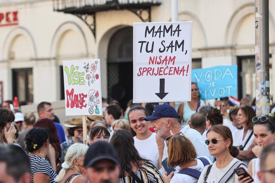 Tisuće prosvjednika preplavile središte Zagreba zbog otpada u Lici