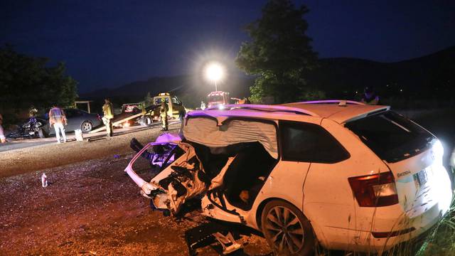 Dicmo: U teškoj prometnoj  nesreći smrtno stradale dvije osobe