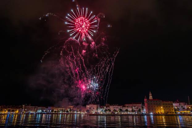 Split: Vatromet povodom proslave Sv Dujma, zaštitnika grada Splita