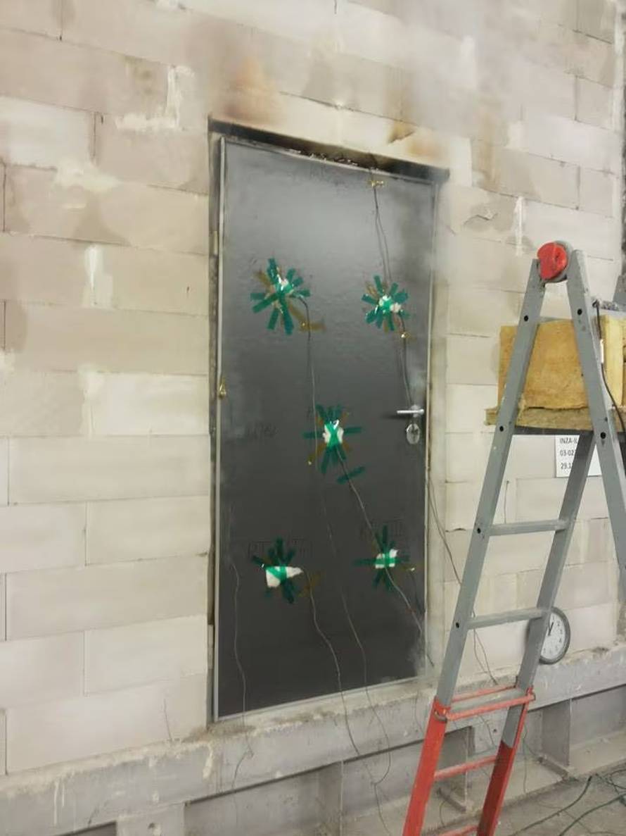 Usporedba CE oznaka na različitim tipovima vrata