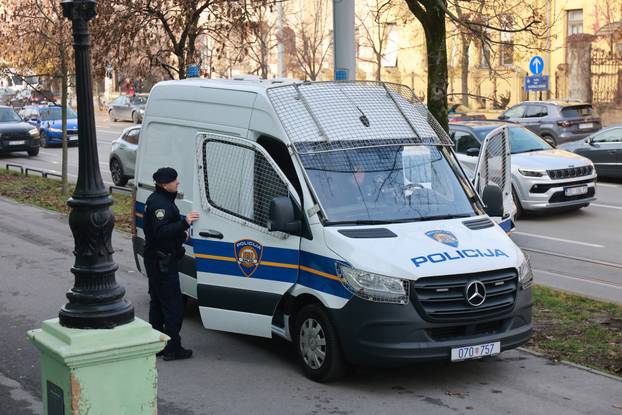 Osijek: Privođenje osumnjičenih za krijumčarenje i preprodaju tone marihuane