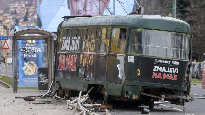 VIDEO Pogledajte stravičan trenutak kada je tramvaj u Sarajevu iskočio iz tračnica