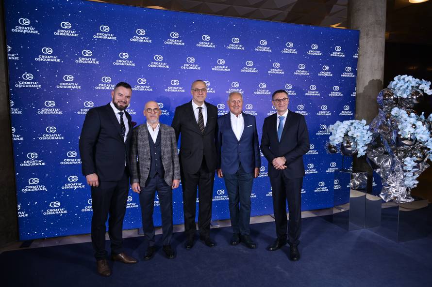 Zagreb: Okupljanje uzvanika uoči Božićnog gala koncerta Croatia osiguranja "Croatia povezana pjesmom"