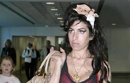 Winehouse nema gotovine da plati vožnju taksijem