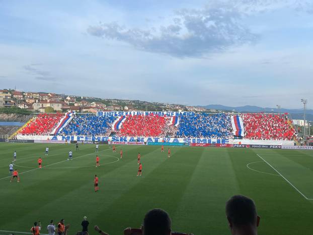 Pogledajte Rujevicu u bijelom i zanimljivu poruku hajdukovaca. Funcuti uzvratili provokacijom