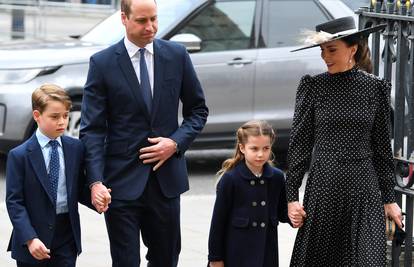 William i Kate s djecom pružili podršku kraljici na ceremoniji u čast pokojnom princu Phillipu