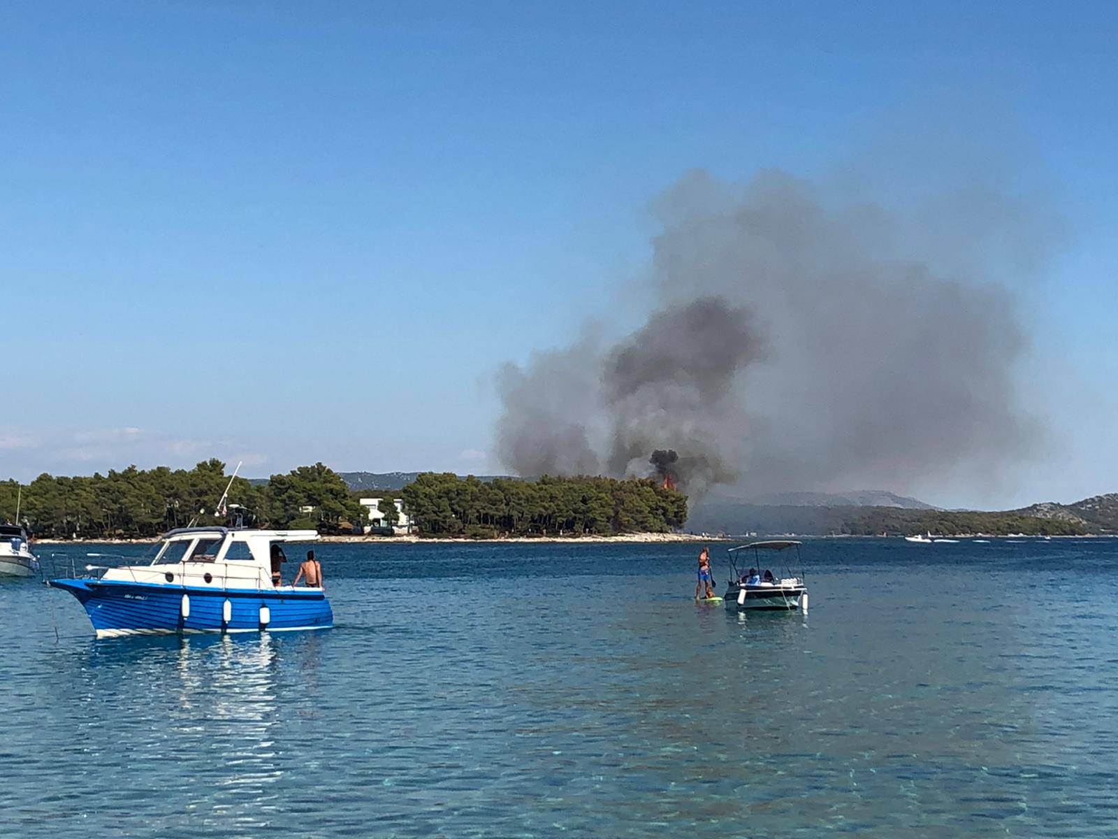 'Kanader nije mogao ispustiti vodu, jer su se ljudi okupili'