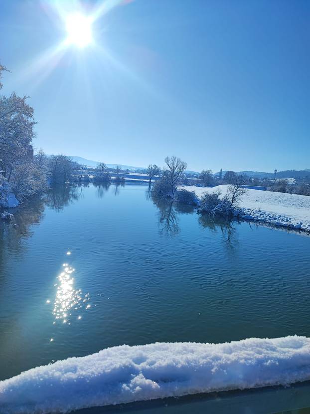 FOTO Prizori zimske idile uz rijeku Koranu u Karlovcu!