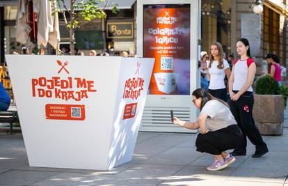 Prolaznike iznenadila neobična golema kutija na špici