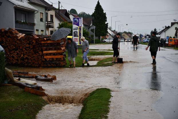 Vidovci: Jako nevrijeme pogodilo požeštinu