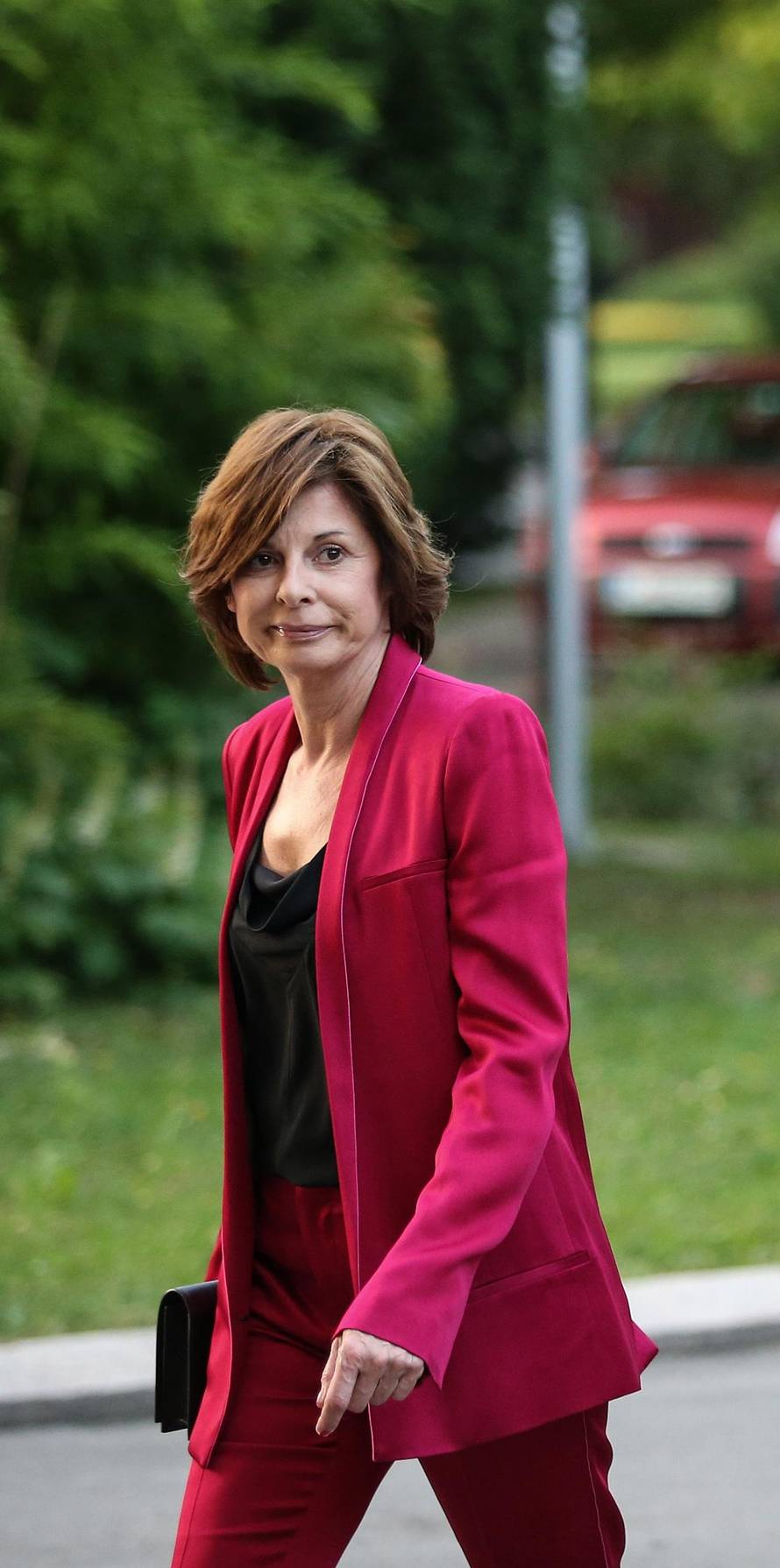 Tko su žene posrnulih dinastija: Nakon izbijanja afera pokreću se razvodi i bježi iz države...