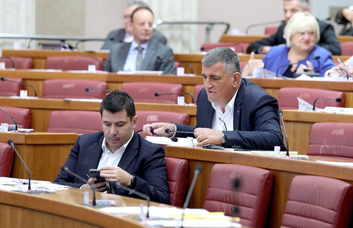 'Vladina reform javne  uprave je tek nastavak uhljebljivanja...'