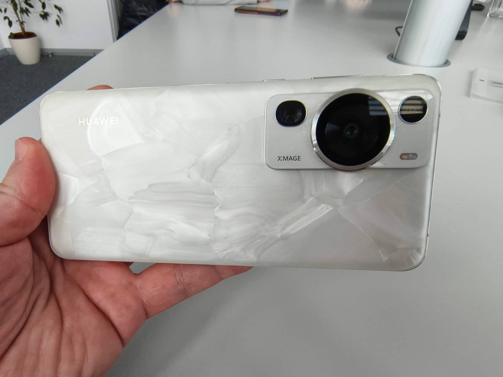 Isprobali smo Huawei P60 Pro. Moćna kamera opet je na tronu, doznajemo i kad stiže kod nas