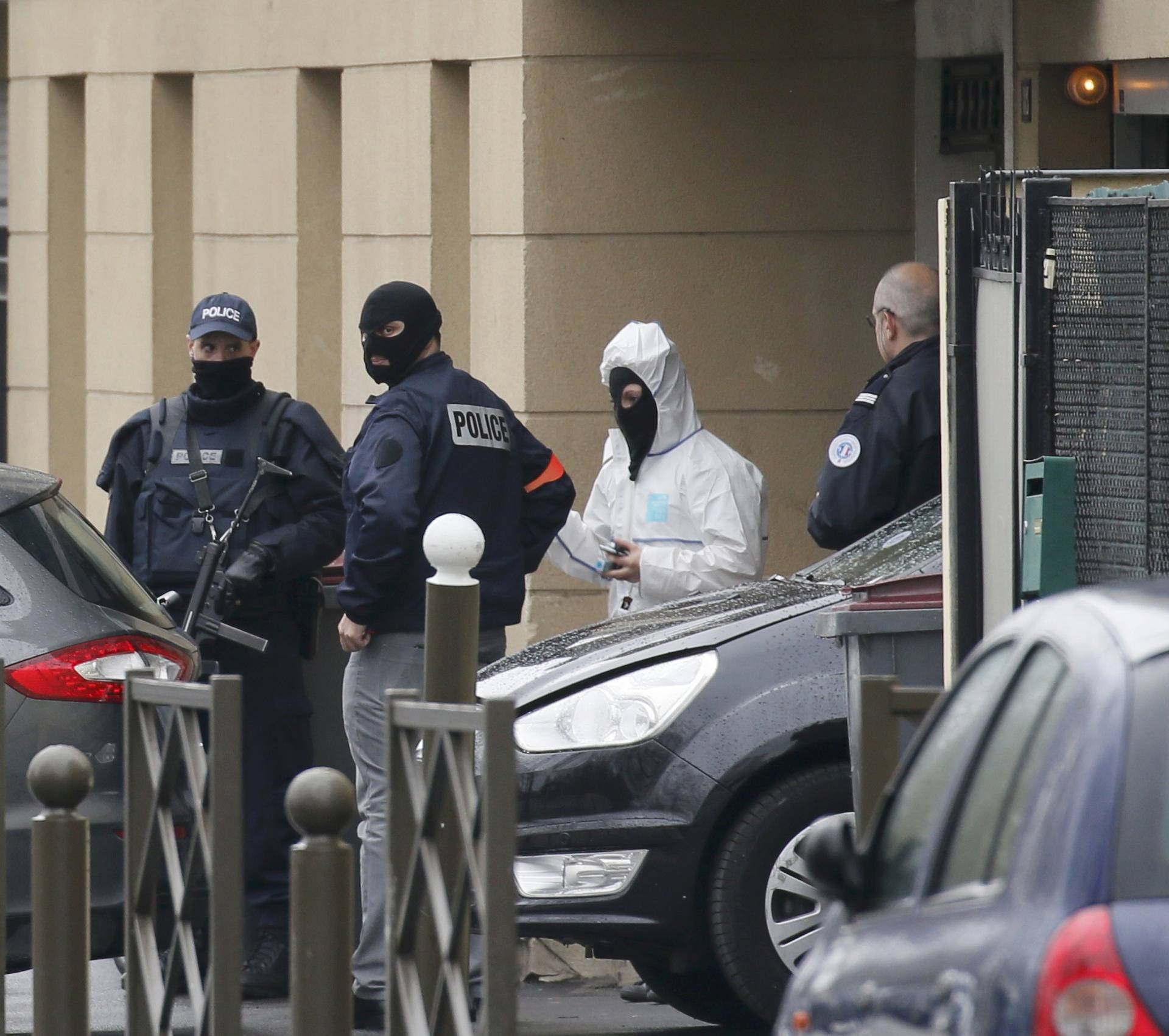 Terorist iz Pariza planirao je i napade hrvatskom strojnicom?